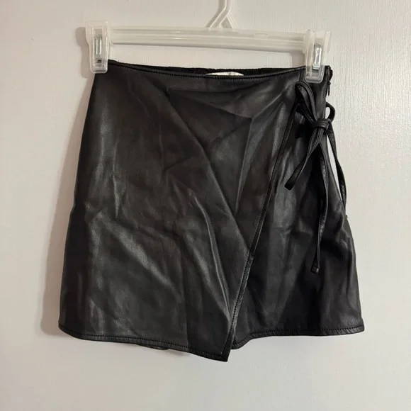 Abercrombie & Fitch Black Faux Leather Mini Skort Skirt Size XXS